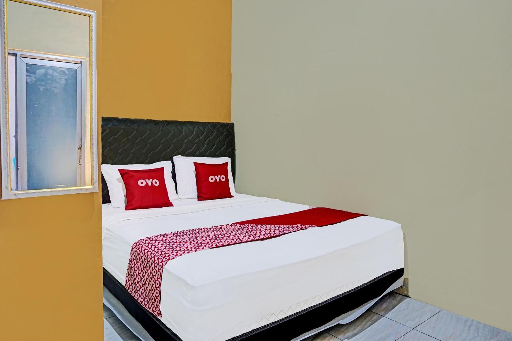 Oyo 91825 Ayu Lestari Homestay Nganjuk Exterior photo