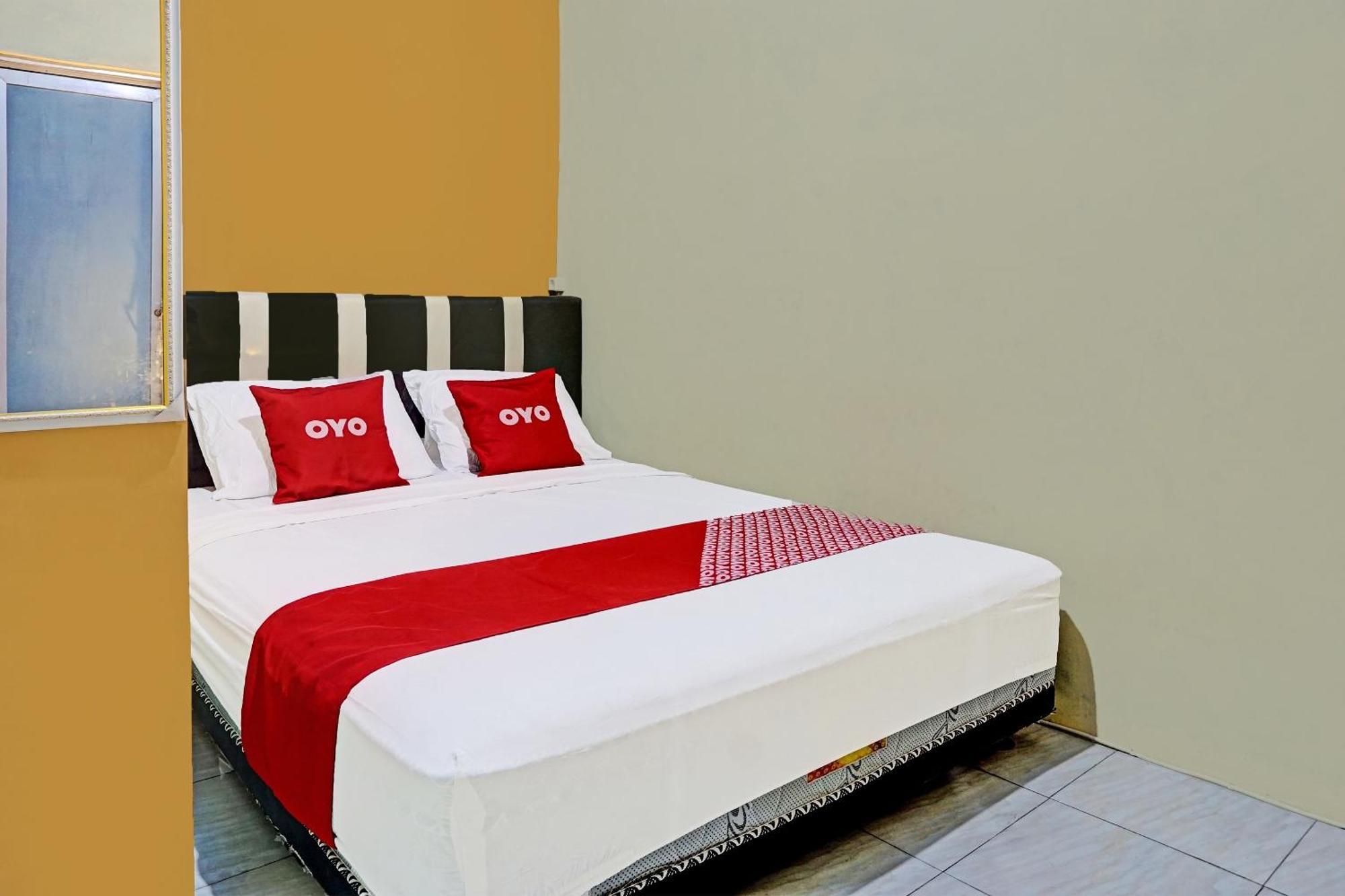 Oyo 91825 Ayu Lestari Homestay Nganjuk Exterior photo